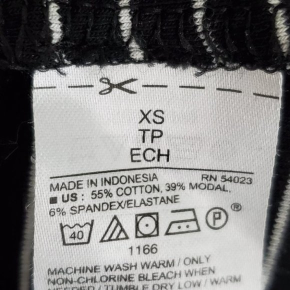 Old Navy Black W/White Stripes Grommet Lace Up V-Neck Knit Top, XS - Picture 8 of 9